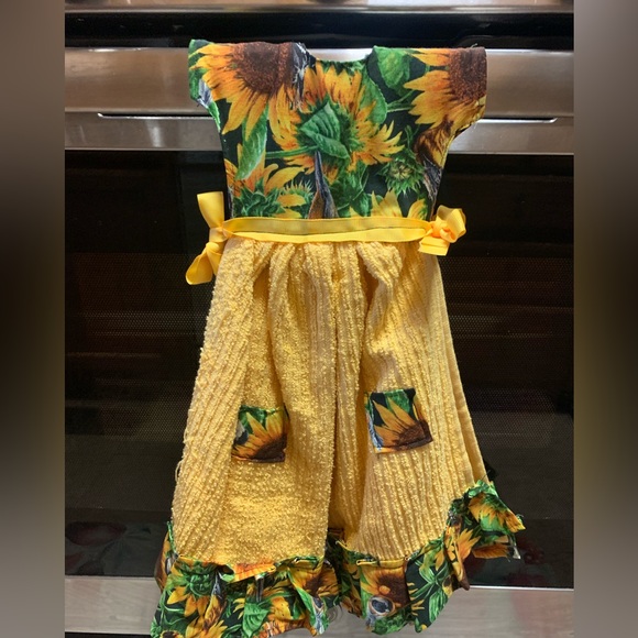 Kitchen Decor Towel Dress: Blue and White Flower - Picture 5 of 6